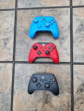 X-Box Controllers For Parts Or Repair Only